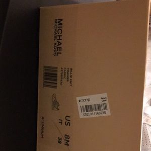 MK size 8 women Tennis Shoes